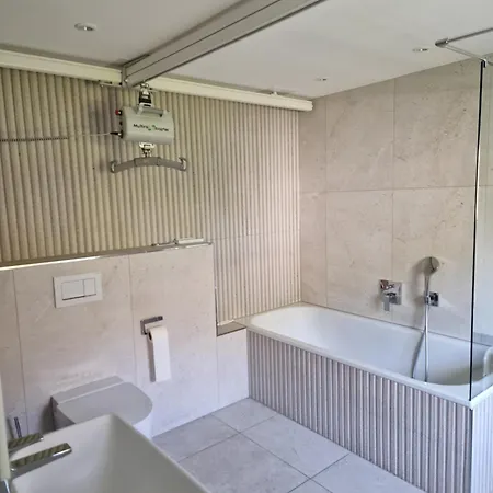 Apartment Isarwinkel Exklusiv - Private Luxus-ferienwohnung, Auch Fuer Menschen Mit Handicap *